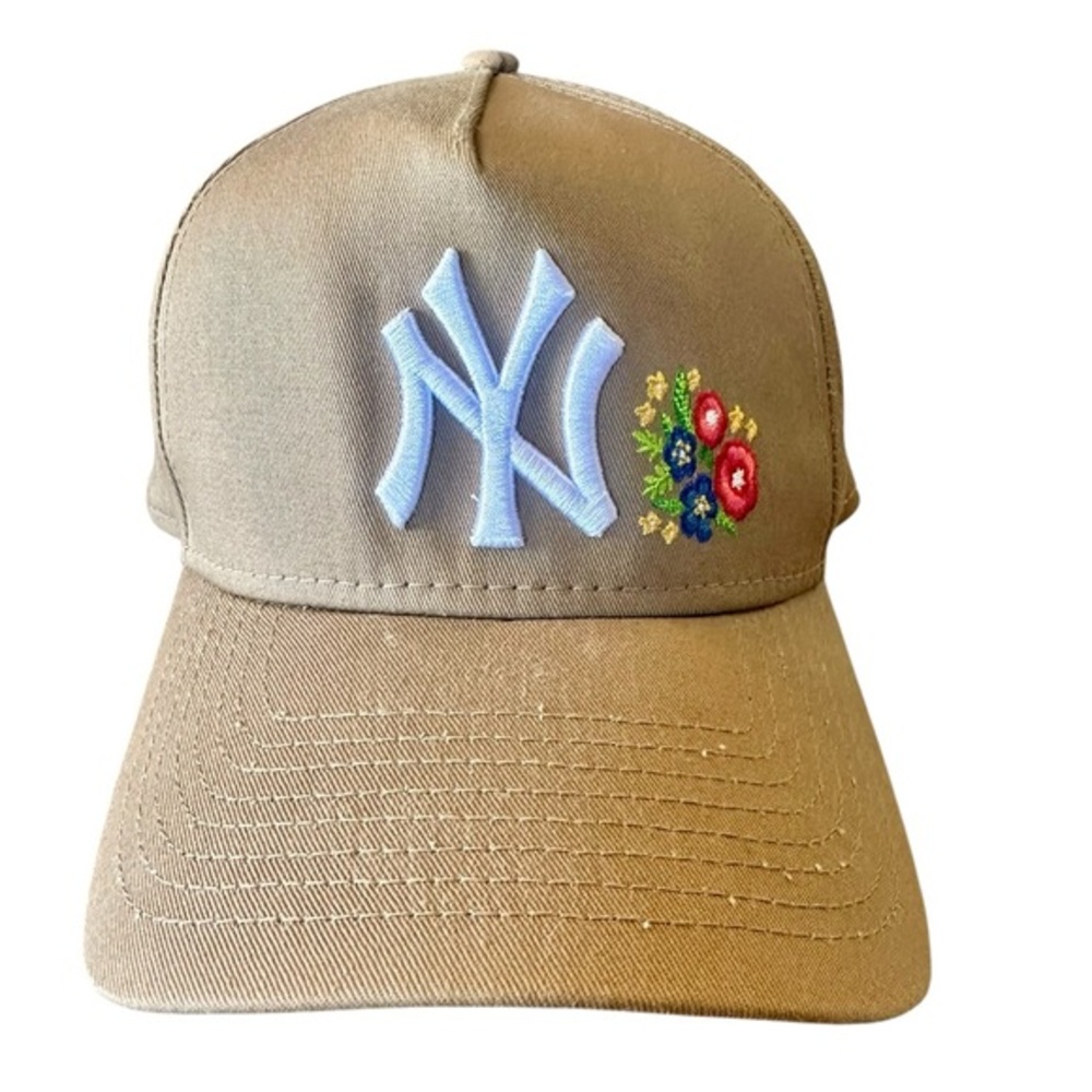 New Era 9FORTY NY Yankees MLB Snap Back Hat - Tan Floral Embroidery